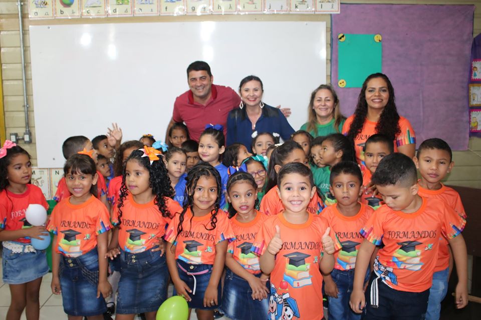 Prefeito Márcio Serrão participa da Formatura do 2° Período da Escola Vinha de Luz e da cantata de Natal da Escola Paulo Freire.